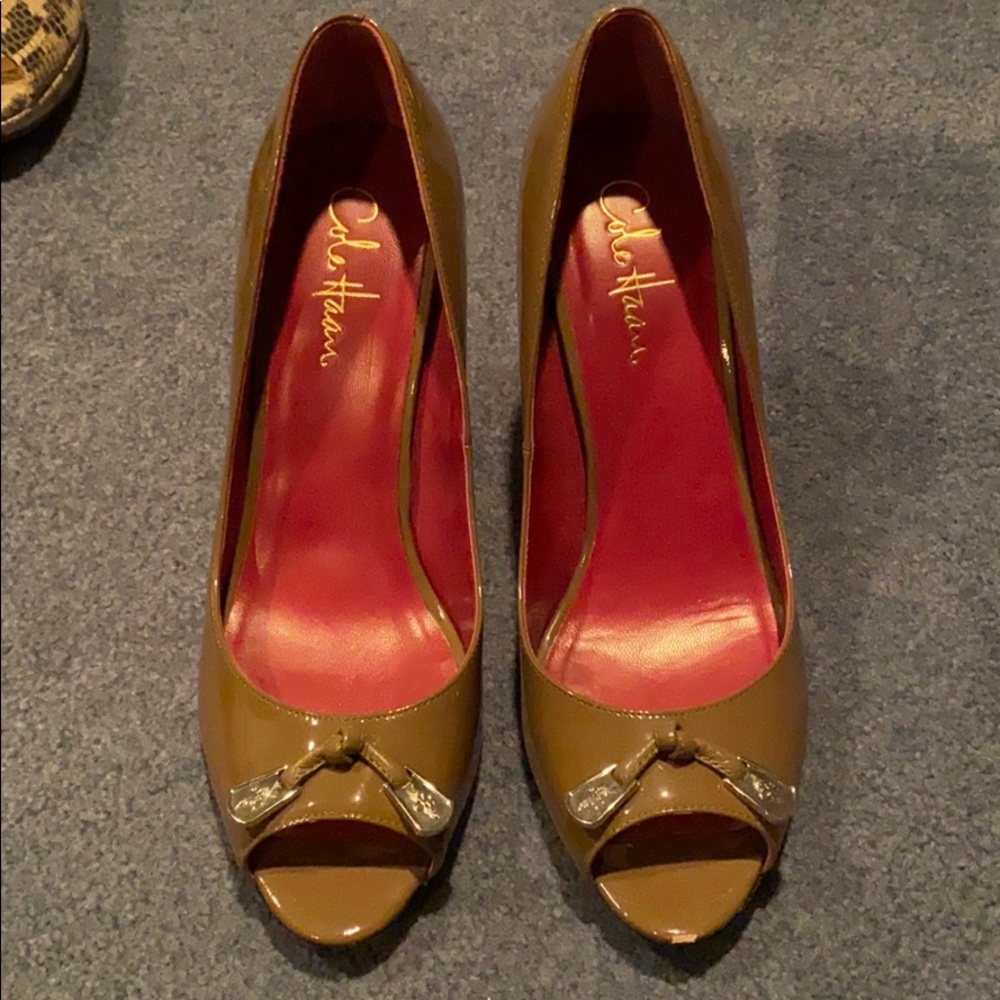Cole Haan taupe patent leather heels
